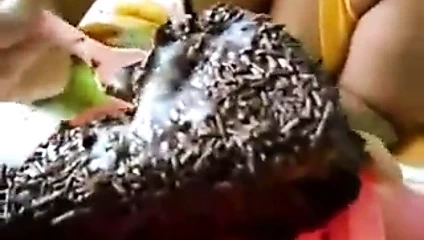 yemek üzerine boşalmak