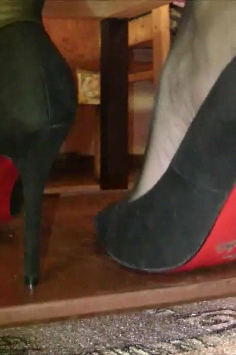 Vintage_sewing siyah külotlu çorap ve suede louboutins ile ninemin eski şarkıcı dikiş makinesinde