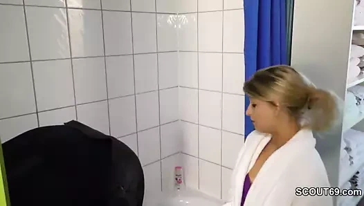 Alman sıska kız ayartmak için sikme tarafından tamirci