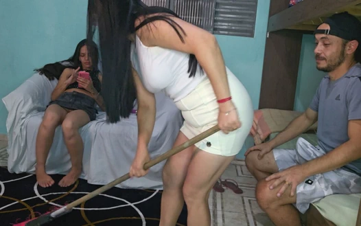 Kız arkadaşı yüzünden ereksiyon eşinin önünde