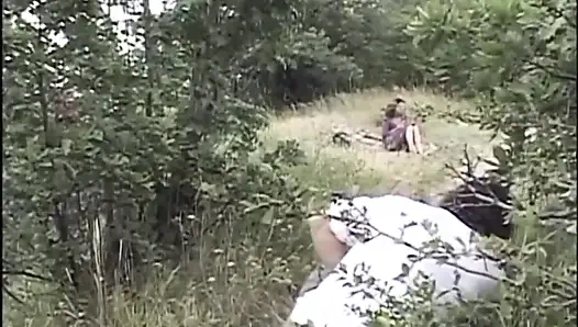 Yaşlı ve genç büyük grup seks partisi orta yaşlı seksi kadın sikişiyor (tam orijinal film.)