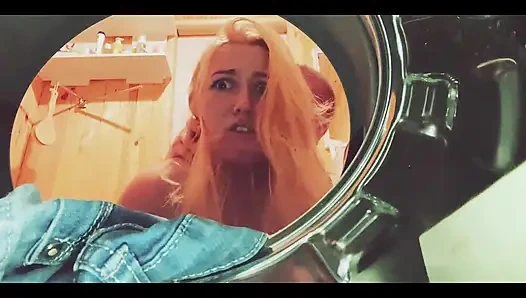 Üvey kız kardeşim çamaşır makinesine sıkıştı ve ona büyük yarağımla yardım etmeye karar verdim