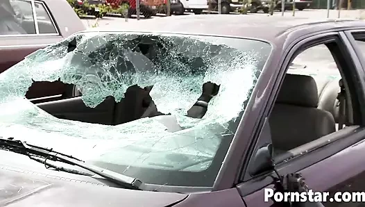 Ateşli hatun Mckenzee Miles'ın paraya ihtiyacı var ve adamla sikişiyor