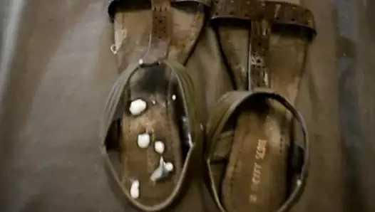 Eski sandaletinde 9 numaralı boşalma