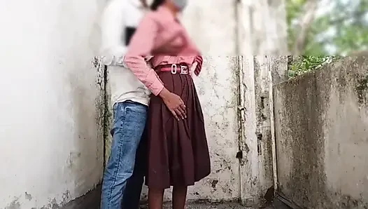 Hintli üniversite büyük yaraklı seks videosu, Hintli liseli kız sert seks viral ( Hintçe ses )