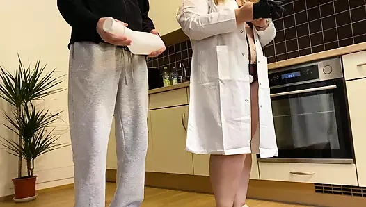 Sapık yaşlı kayınvalide hemşire oynamaya karar verdi