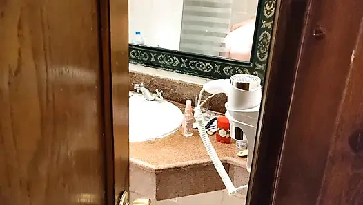 Mısır otelde riskli balkon sakso. Neredeyse güvenlik tarafından yakalandı