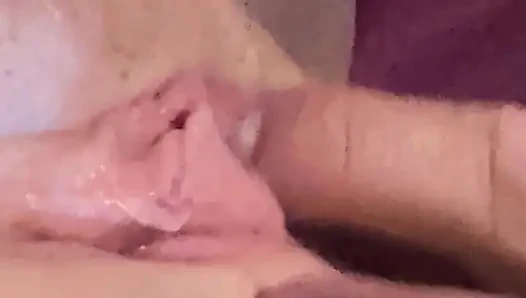 Esmeralda'nın güzel pembe amını yalıyor ve parmaklıyor