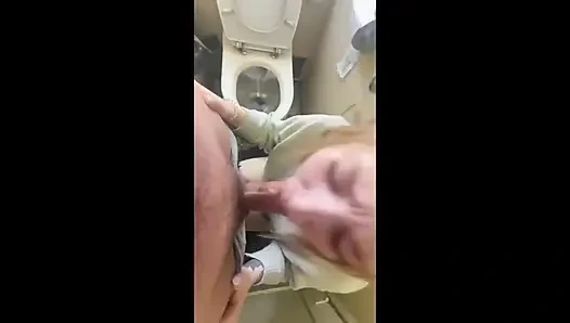 Trende ağza boşalmalı seks