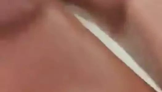 Başka bir kız arkadaş duş alıyor