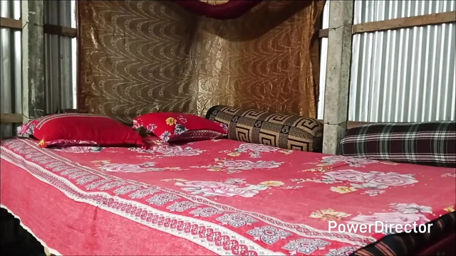 Üvey oğul üvey anne evde köyde götünü sikiyor