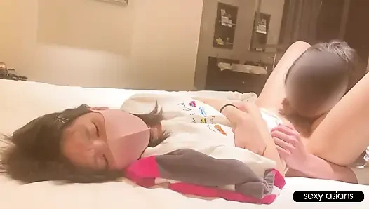 Piknik öğle yemeği randevus. Grup Tee Beauty dölleme telaşına düşüyor.