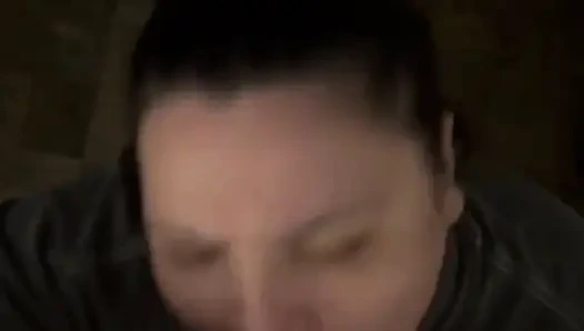 Ev yapımı amatör oral seks ve yüze boşalma makyaj yok