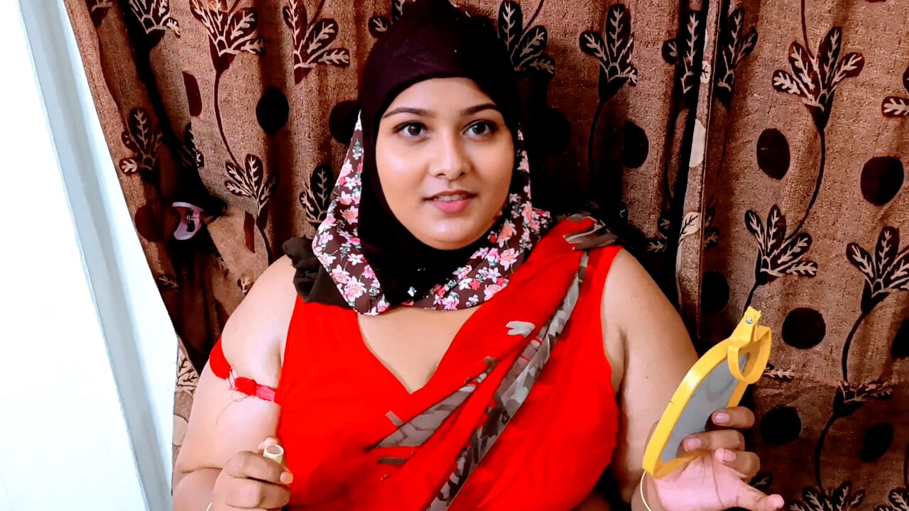 Morjena seksi kız arkadaşımın yumuşak dudaklarına ruj sürmesine dayanamadım, bu yüzden beni üstüne attırdı.