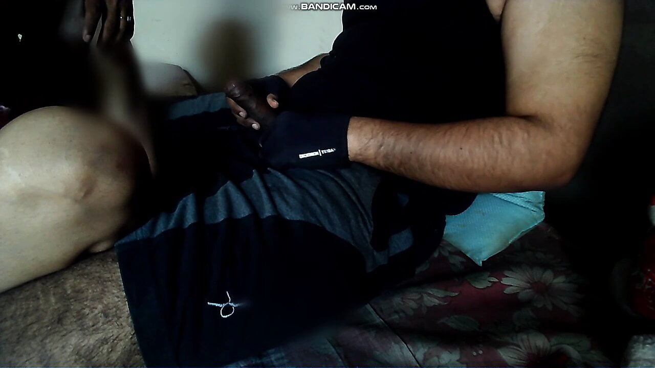 Desi seksi yenge hizmetçi kabul eder için ona ilk hiç oral seks