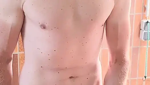 Heynrich, Bobbi için mastürbasyon yapıyor