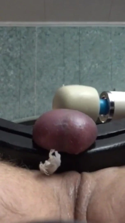 Erkek köle topta ve bilek stokunda makine sikişi ve cbt | Klip 2