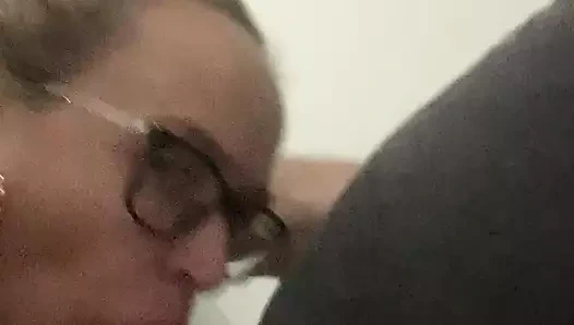 Uzun zamandır ıslak edepsiz bir sert benim kirli karımdan emiyor