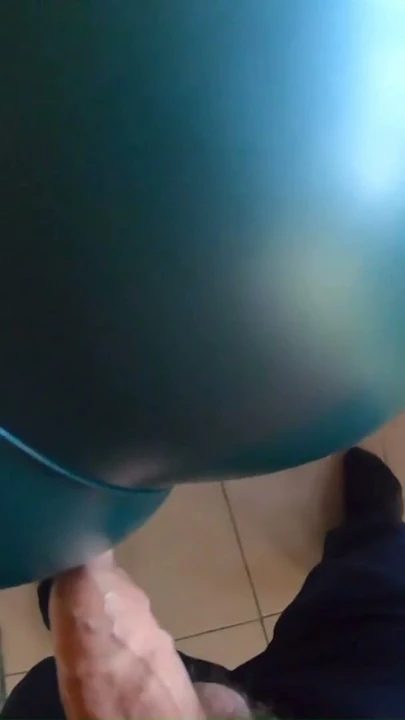 Kürk Manto ve Deri Kameltoe Deepthroat, Köpek Stili ve Kıyafet Üzerine Çift Boşalma | Bölüm 1