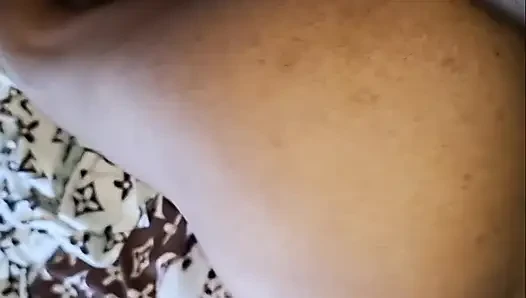 Niki'nin kalçaları seni çabucak boşaltıyor.