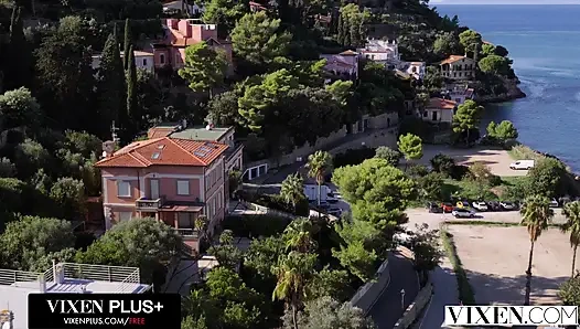 Vixen ateşli sarışın turist Nicole Nixon tatil seks macerasında yabancı tarafından dolduruluyor