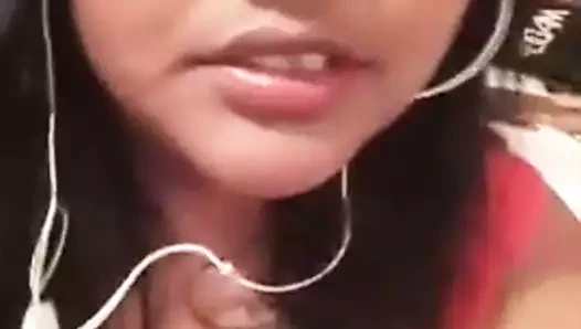 Seksi kız selfie 30.mp4 yapıyor