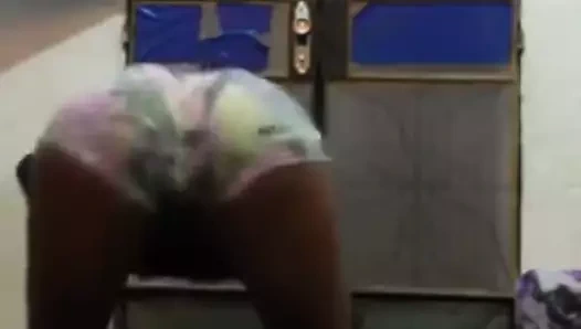 Gostosa Rebolando de Shortinho