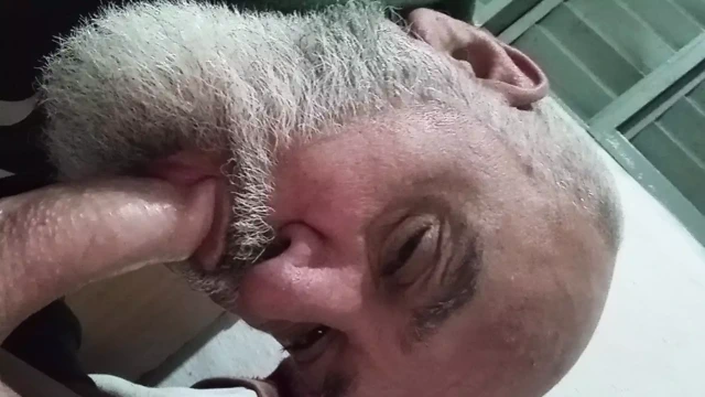 GÜZEL BIR YARAK EMIYOR