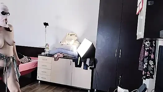 Amatör Evli Kadın Kesiyor Kıyafetlerini Denerken Eğleniyor.