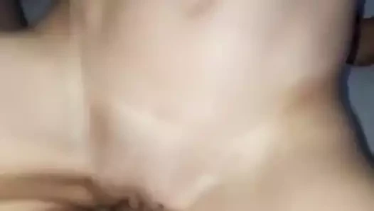 Skinny wird von dicken Schwanz gefickt