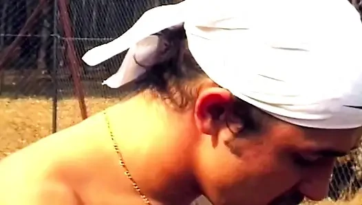 Sarışın yarak emiyor sonra tenis kortunda sikiliyor