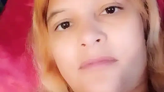 Çekici bekar kadın onun oyuncağı