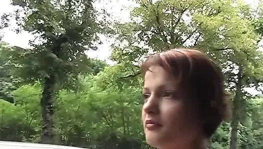 Claire açık havada resim ve sikiş seansında