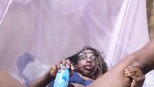 Seksi üvey anne üvey oğlu evde yokken sikişiyor.