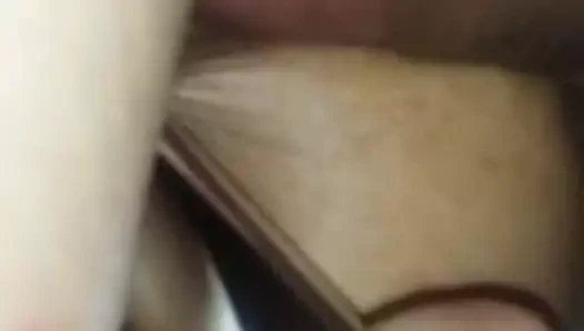 mi mujer metiendo un vibrador en el culo