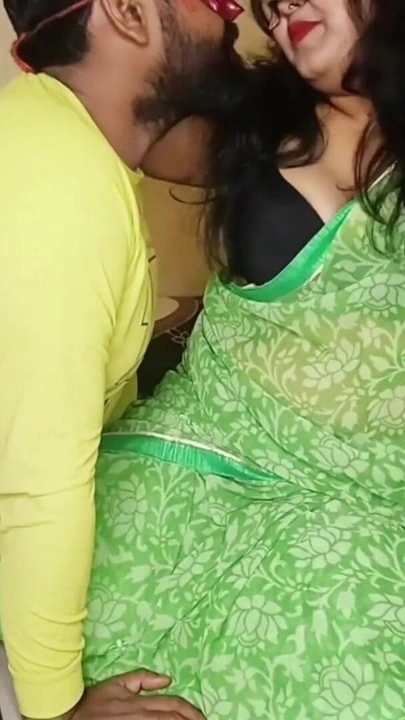 Must-share moment from "DAMAD JI KO PATA KAR SAAS NE APNI PYASI CHOOT KI SARI GARMI NIKAAL DALI"