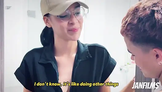 SANA YARDIM ETMEMI ISTER MISIN?  Tesisatçı bana sızdırdı ve sonunda kliptorisimi emdi