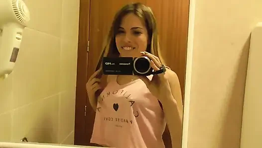 Macarena Lewis uyandığımda beni iki kez boşaltıyor