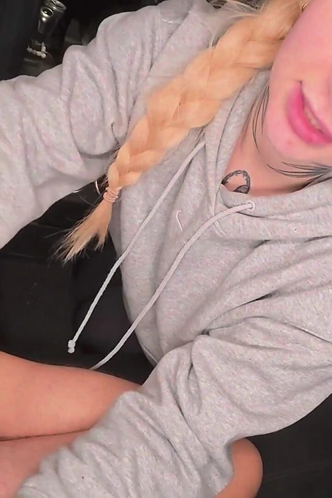 Tutkulu Arabada Oral Seks Sophia Röportaj Yapabilir Kız Beni Domaltarak İngiltere'ye Götürüyor