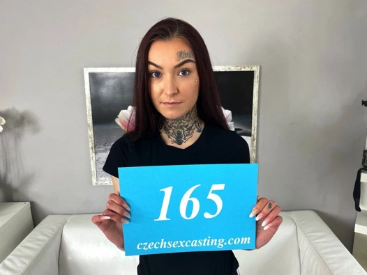 Dövmeli kız photoshoot sonra sikikleri