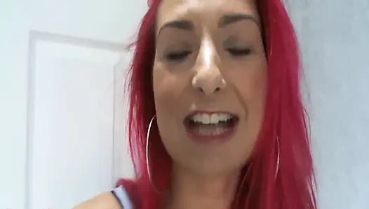 Kırmızı prenses Jana yüzüne tükürüyor