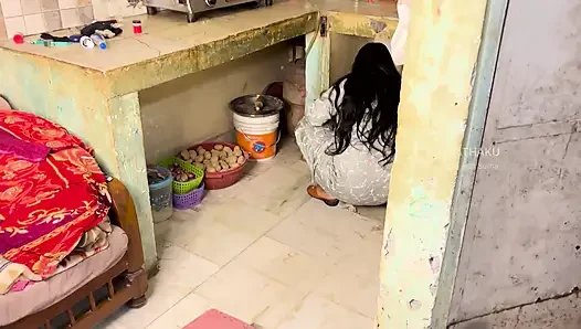 Ateşli desi teyze üvey erkek kardeşine mutfakta riskli sakso çekiyor - ev yapımı