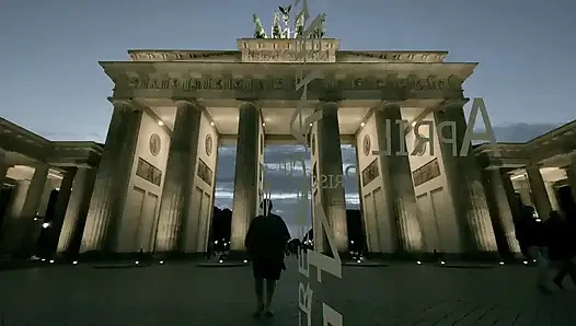 Dominatrix sahibe April hücrede temizlik yapıyor 45