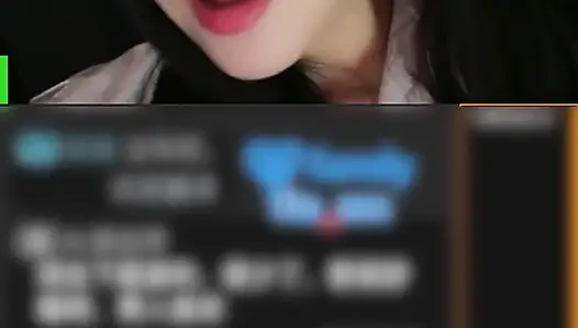 Öğretmenin video canlı yayını, şehvetli bir grup adamla paylaşıldı