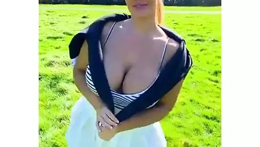 Büyük sütlü göğüsler