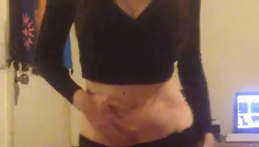 Tiffany bir sürtük gibi dans ediyor