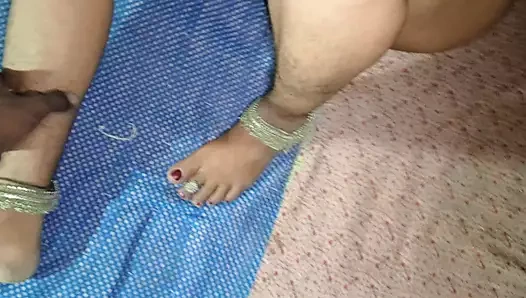 Dhire se daliye, bakire hu' - 18+ Hintli liseli kız edepsizce konuşuyor ve anal bekaretini kaybediyor