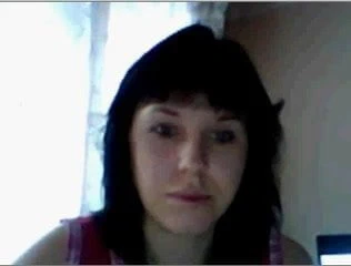 Bayan göğüslerini yanıp sönüyor