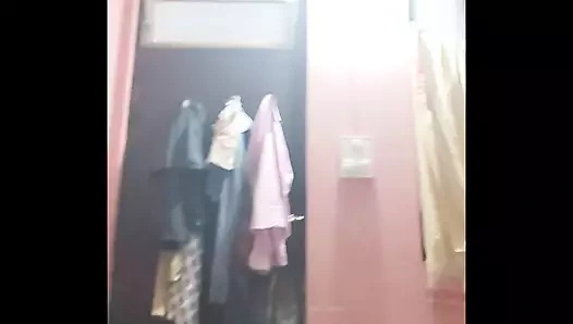 18 yaşındaki adam büyük memeli ateşli Hintli orta yaşlı seksi kadın sikişiyor 25.9m görüntüleme