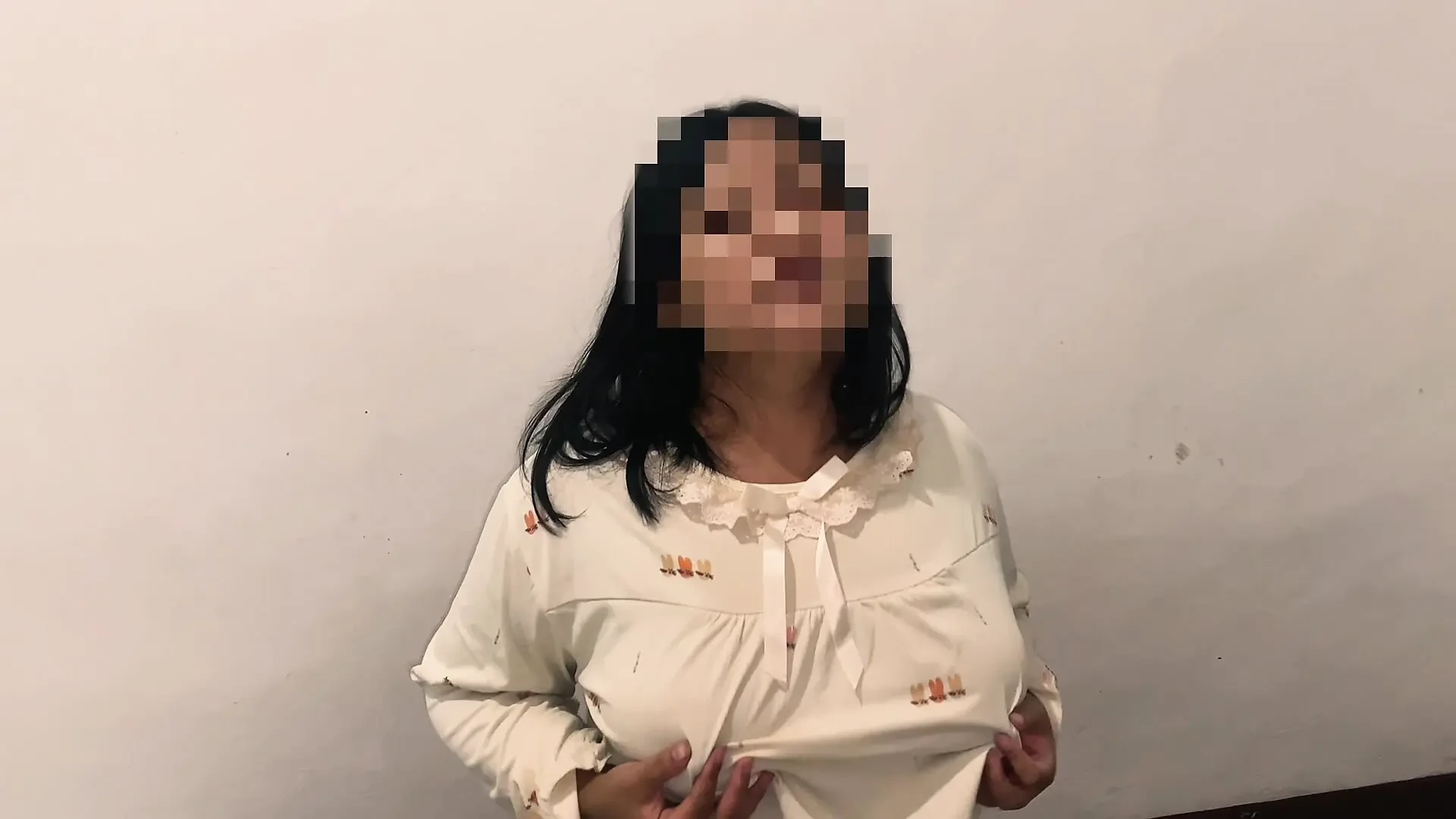 Solo woman who is very cute herself to crot